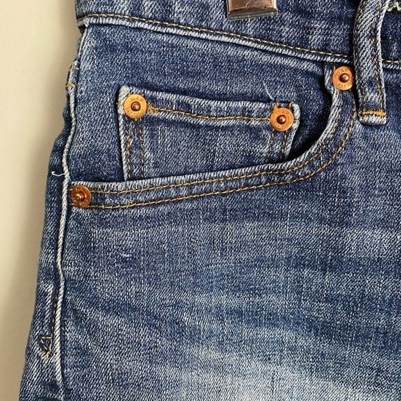 GAP 1969 Women's Standard Wash Denim Cut-off Jean‎ Shorts Size 28 - Picture 3 of 11